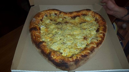 42cm-es szív alakú pizza